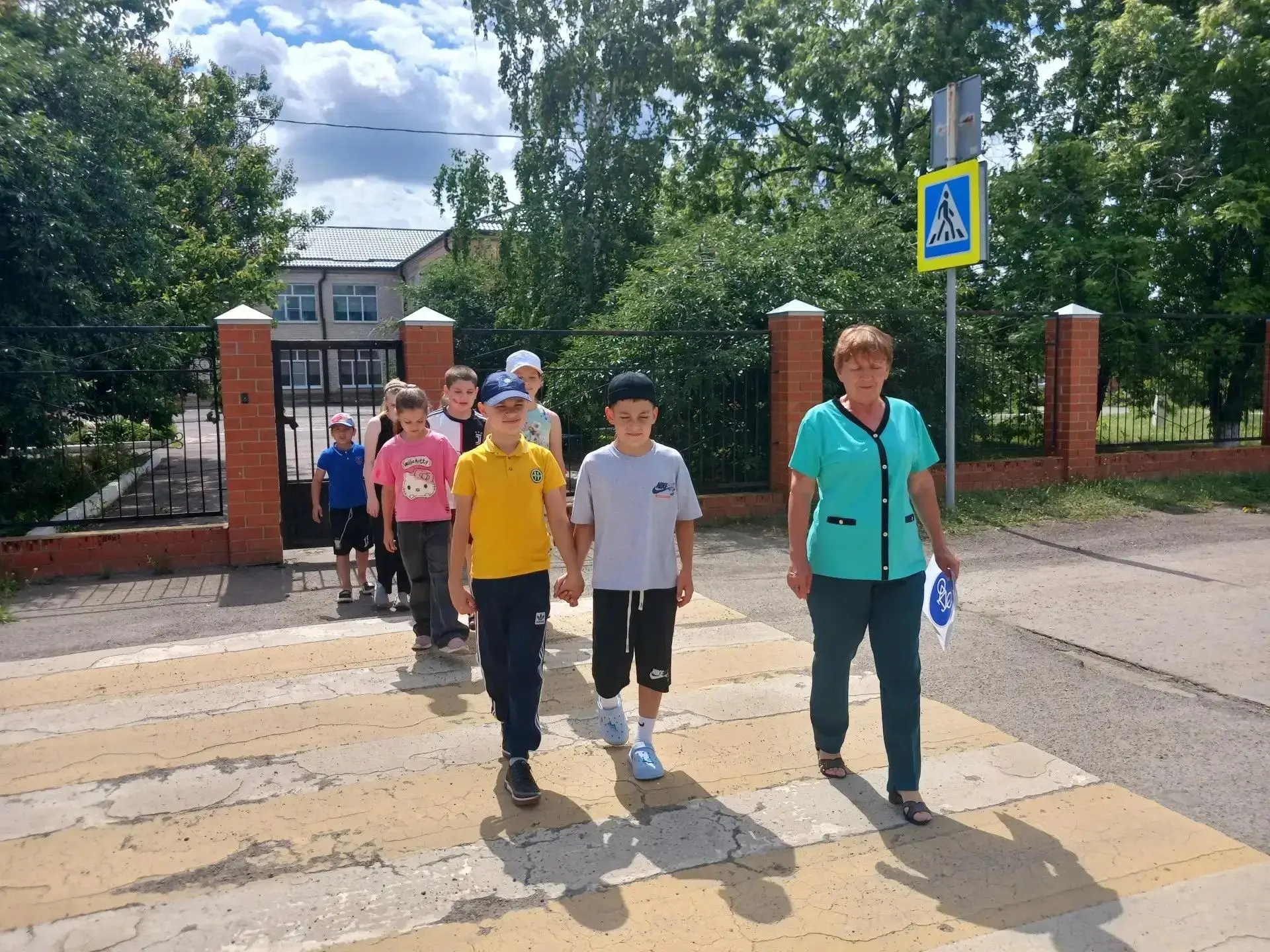 Сегодня день нашего лагеря прошёл под знаком безопасности дорожного движения — мы посвятили его прав