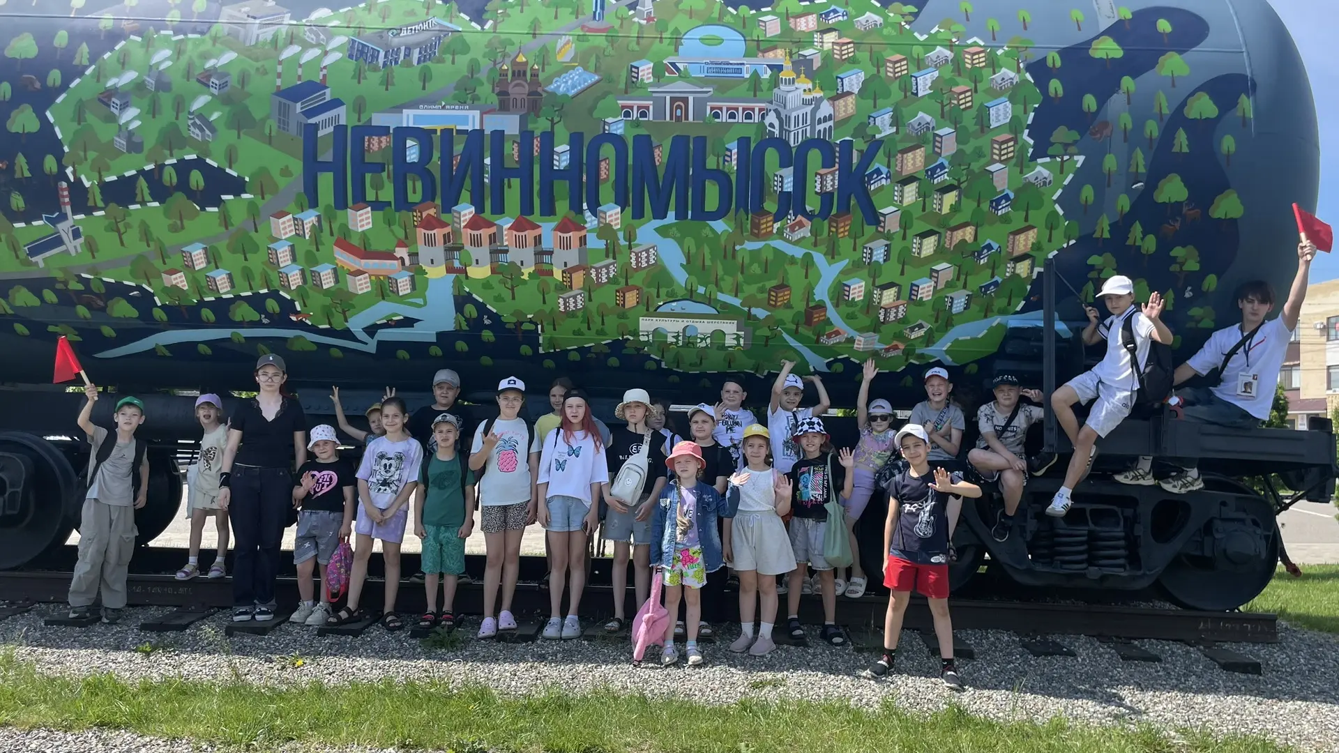 🚊 Экскурсия на железнодорожном вокзале Невинномысска: новые открытия для ребят из лагеря «Весёлый у