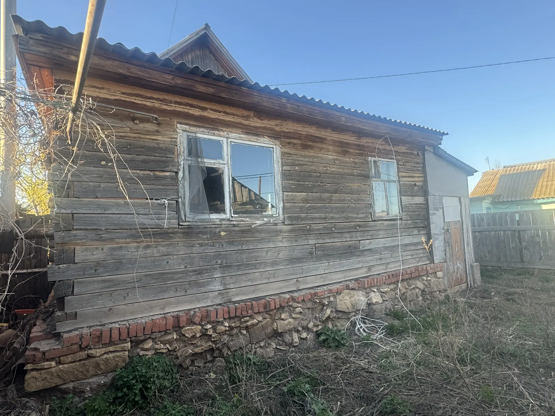 Дом 1997 г постройки. Стены из недоенного бруса простоит веками. Покупателю хороший торг, цена догов
