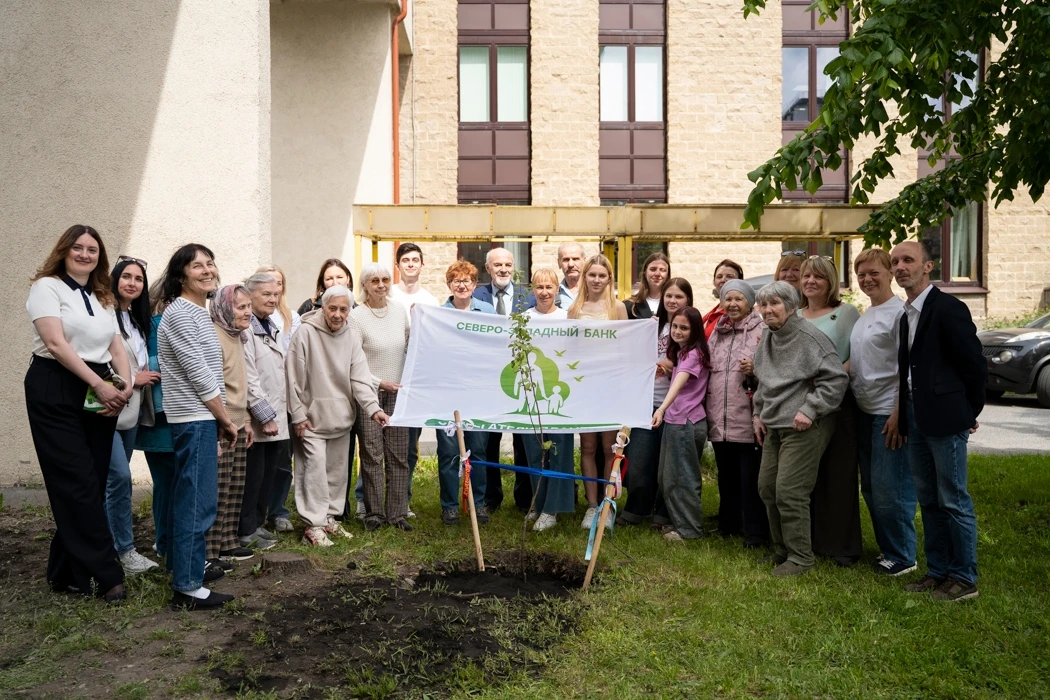 А у нас произошло замечательное событие!🌳🌳🌳

Наши ребята вместе с директором приняли участие в по