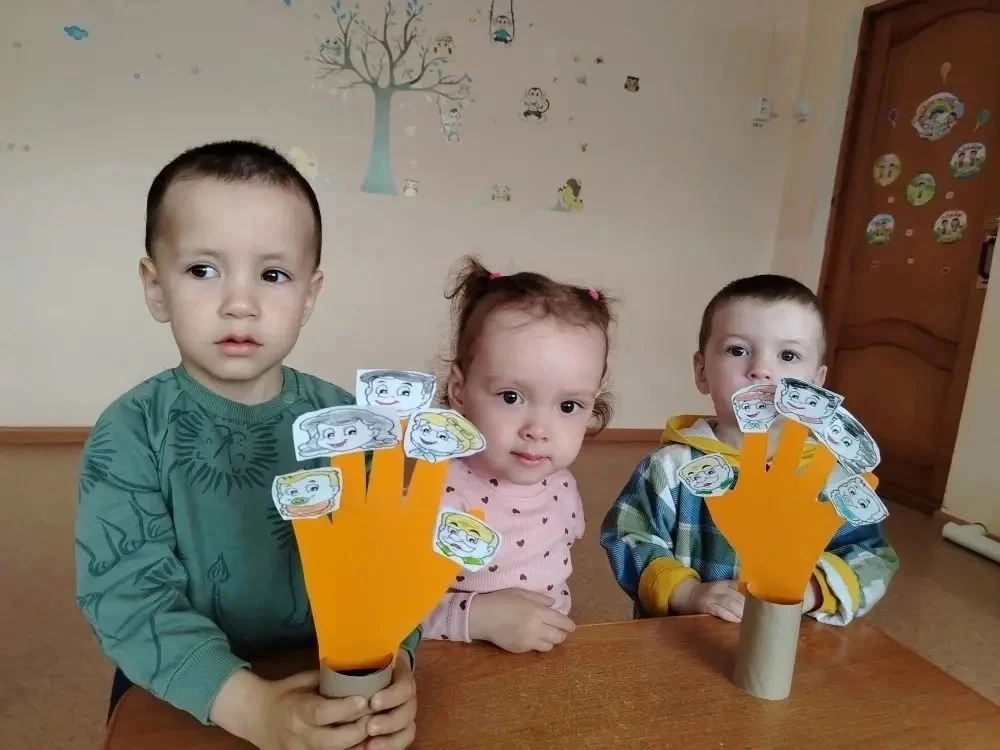 В дошкольной группе прошёл тематический день, посвящённый Дню семьи, любви и верности.Провели беседу