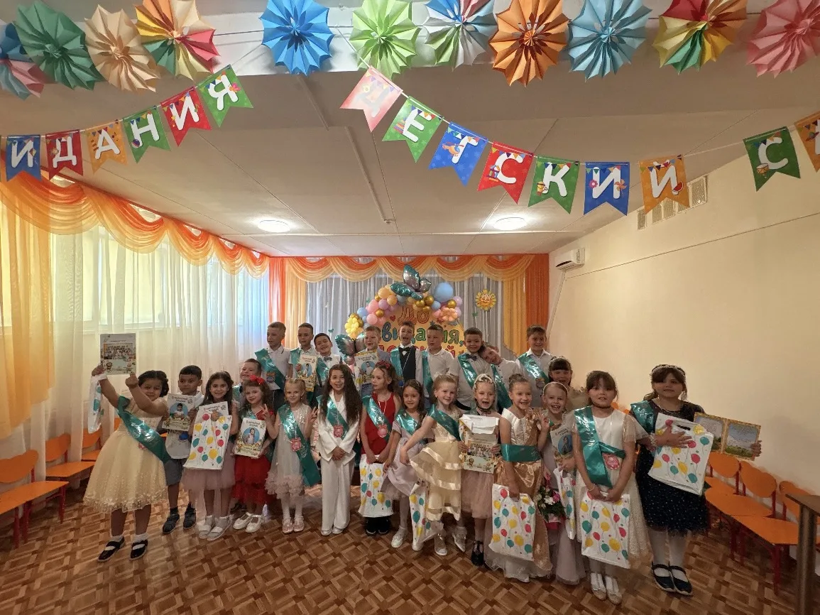 🎓 До свидания, детский сад! 🎓

Кажется, только вчера мы привели сюда наших малышей: кто-то крепко 