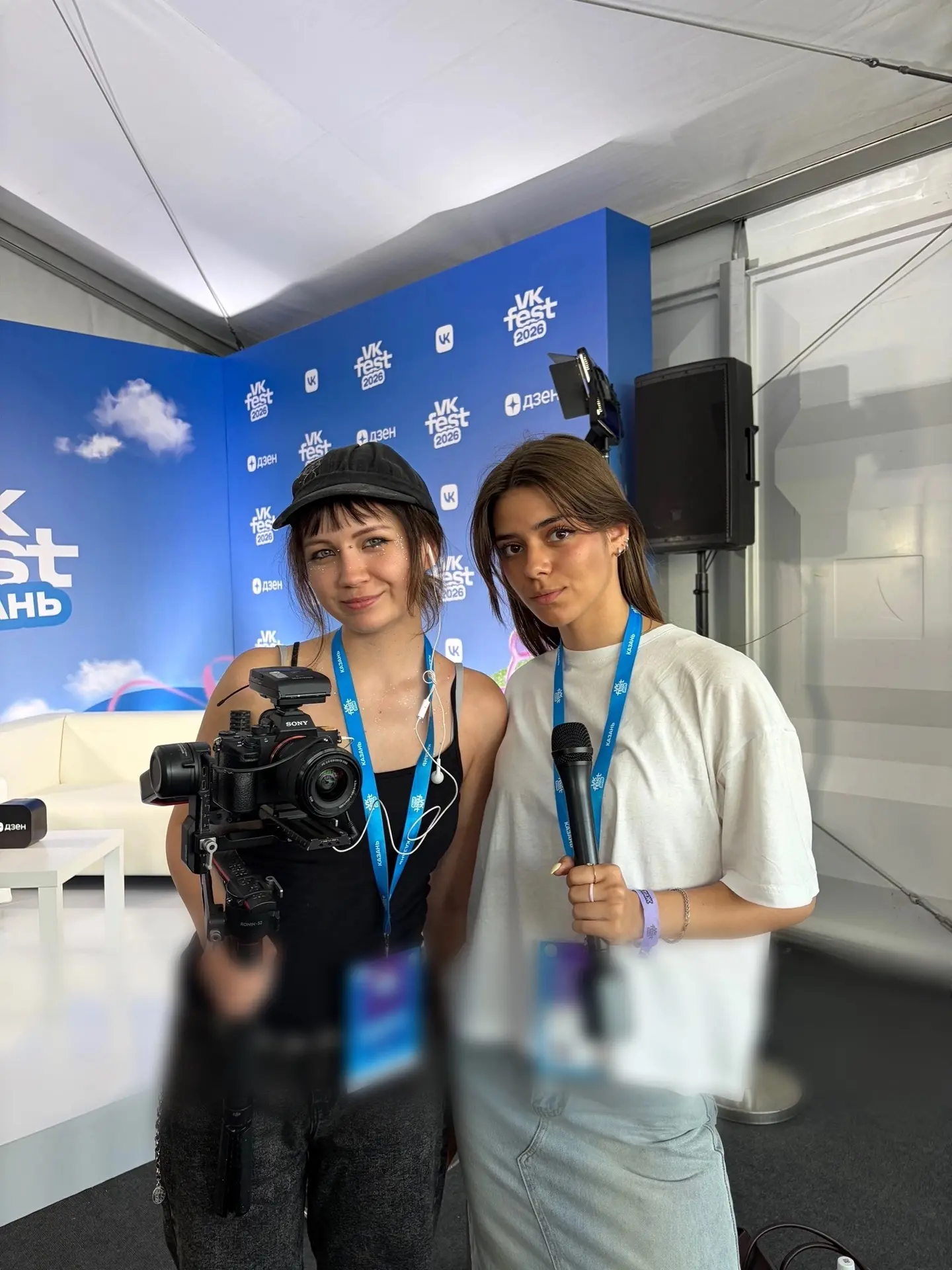 Вспоминаем как было и делимся с вами бэкстейджами с фестиваля VK Fest💙 

А вообще-то девчонки стара