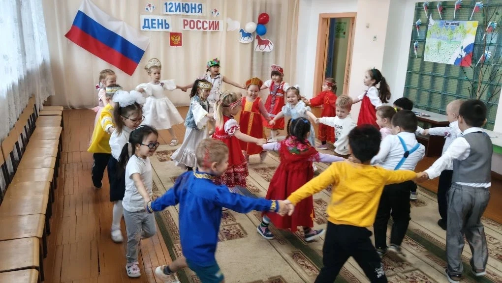 🇷🇺 День России в детском саду «Ромашка»: как дошколята знакомились с главными символами страны

Ро