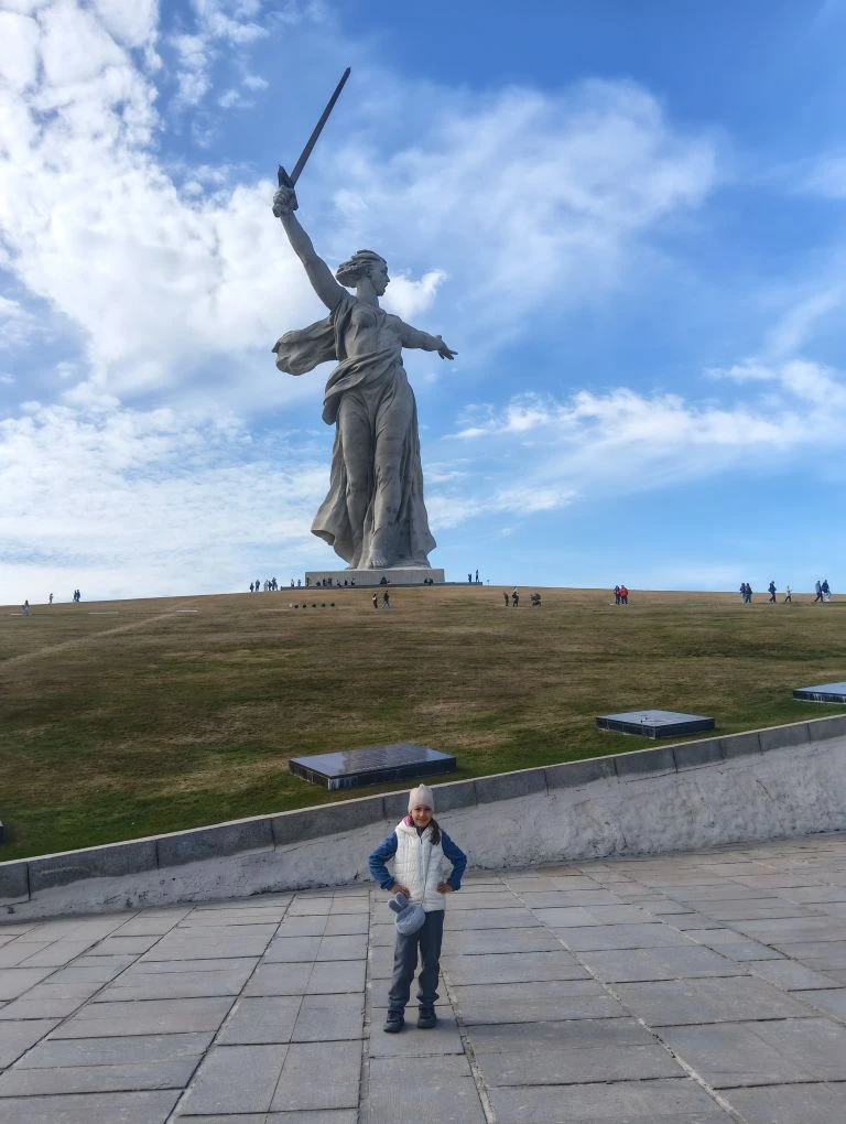 🇷🇺С Днём России! 🇷🇺 Бескрайние просторы полей, величественные горы, шумные водопады,  таинственн
