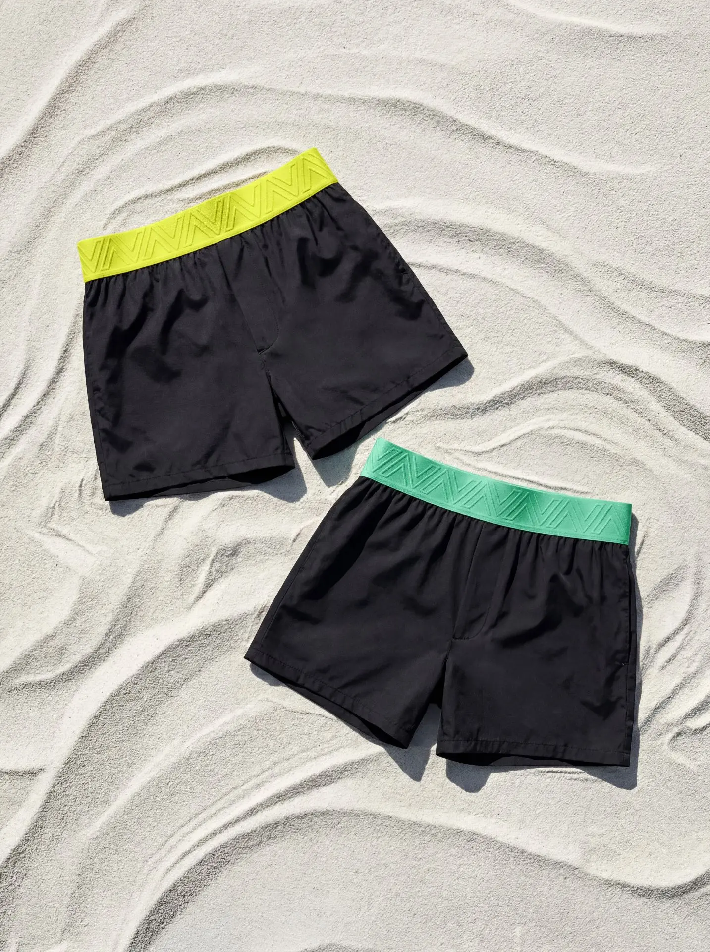 Коллекция Crazy Beach вдохновляет на безумные поступки и незабываемые эмоции.

Сочные цвета притягив