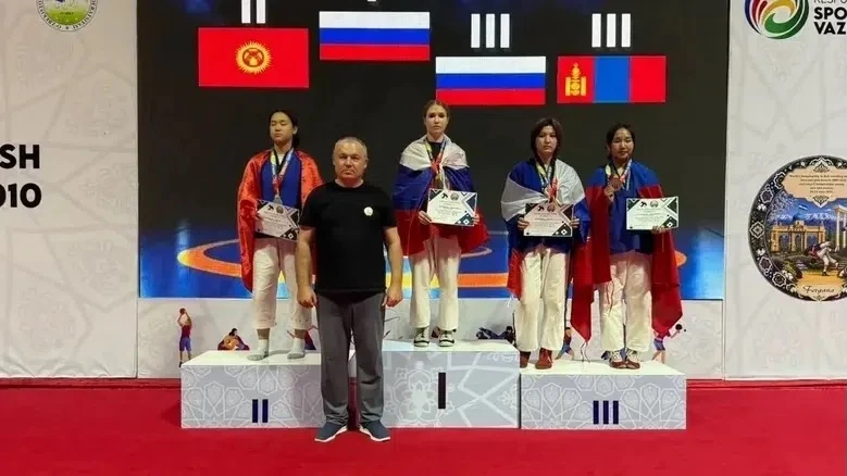 🎉 Гордость Кумертау и Башкирии: наши спортсменки взяли золото на первенстве мира по борьбе на пояса
