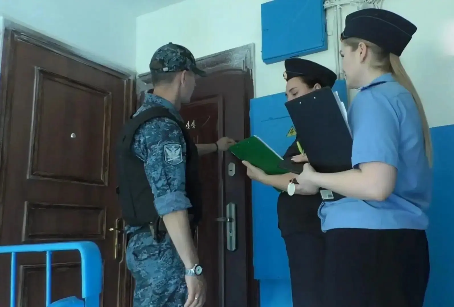 ❗ С должников за оплату ЖКХ взыскали более 70 тысяч рублей в Камышине

Судебные приставы провели рей