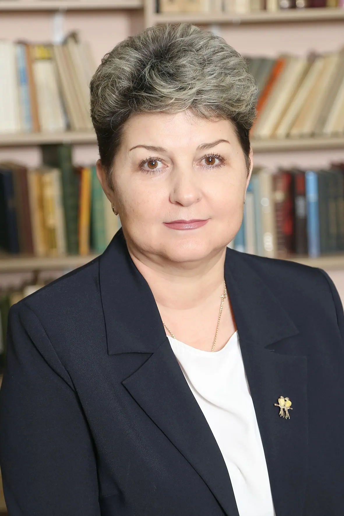 Елена Владимировна Веденяпина,  учитель биологии нашей школы, руководитель школьного клуба «Созвезди