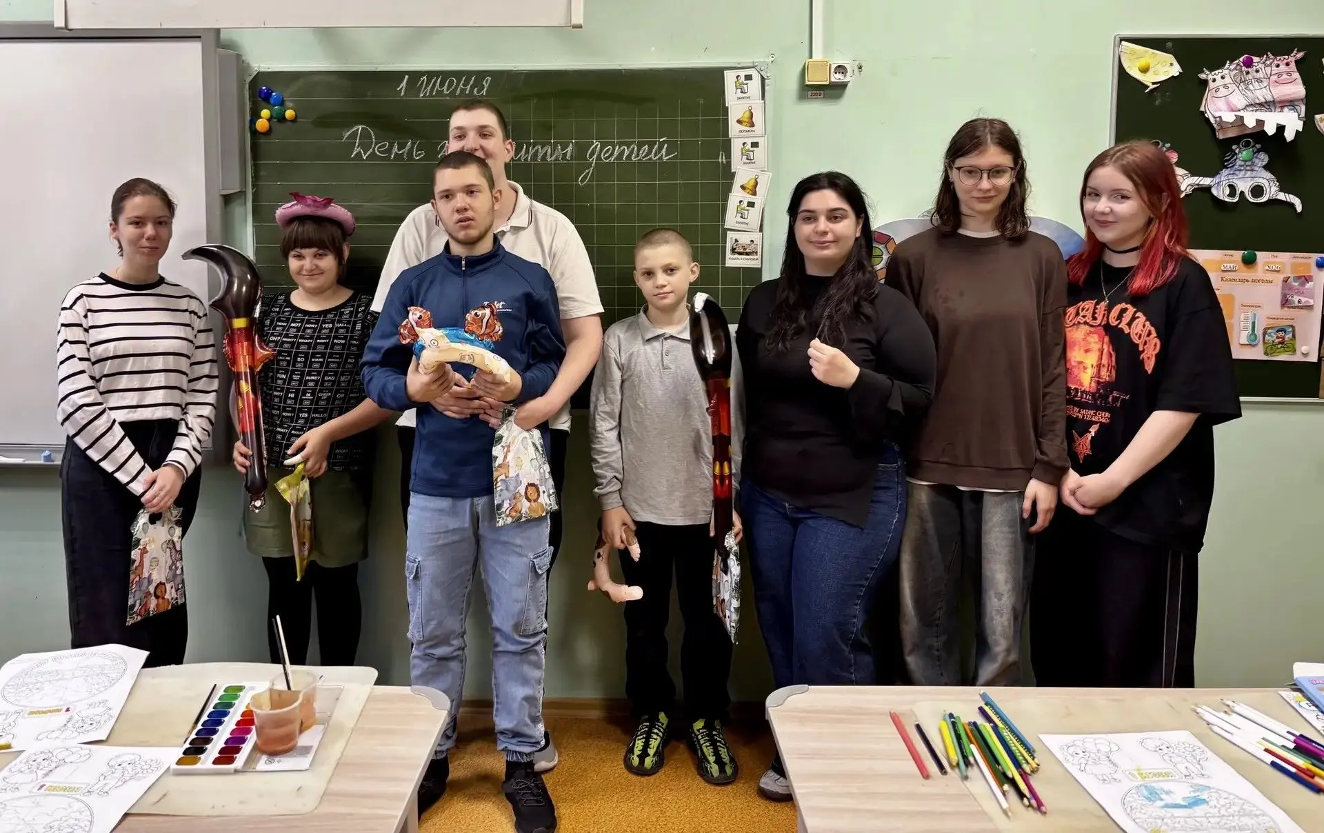 В рамках празднования Дня защиты детей ребят пришли поздравить студенты-волонтеры Кубанского медицин
