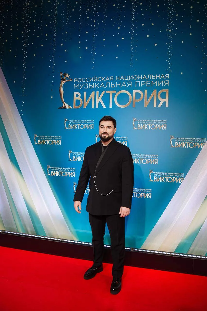 Мурад Байкаев представил на премии «Виктория» релиз песни «Дом Убит» на стихи Михаила Гуцериева

14 