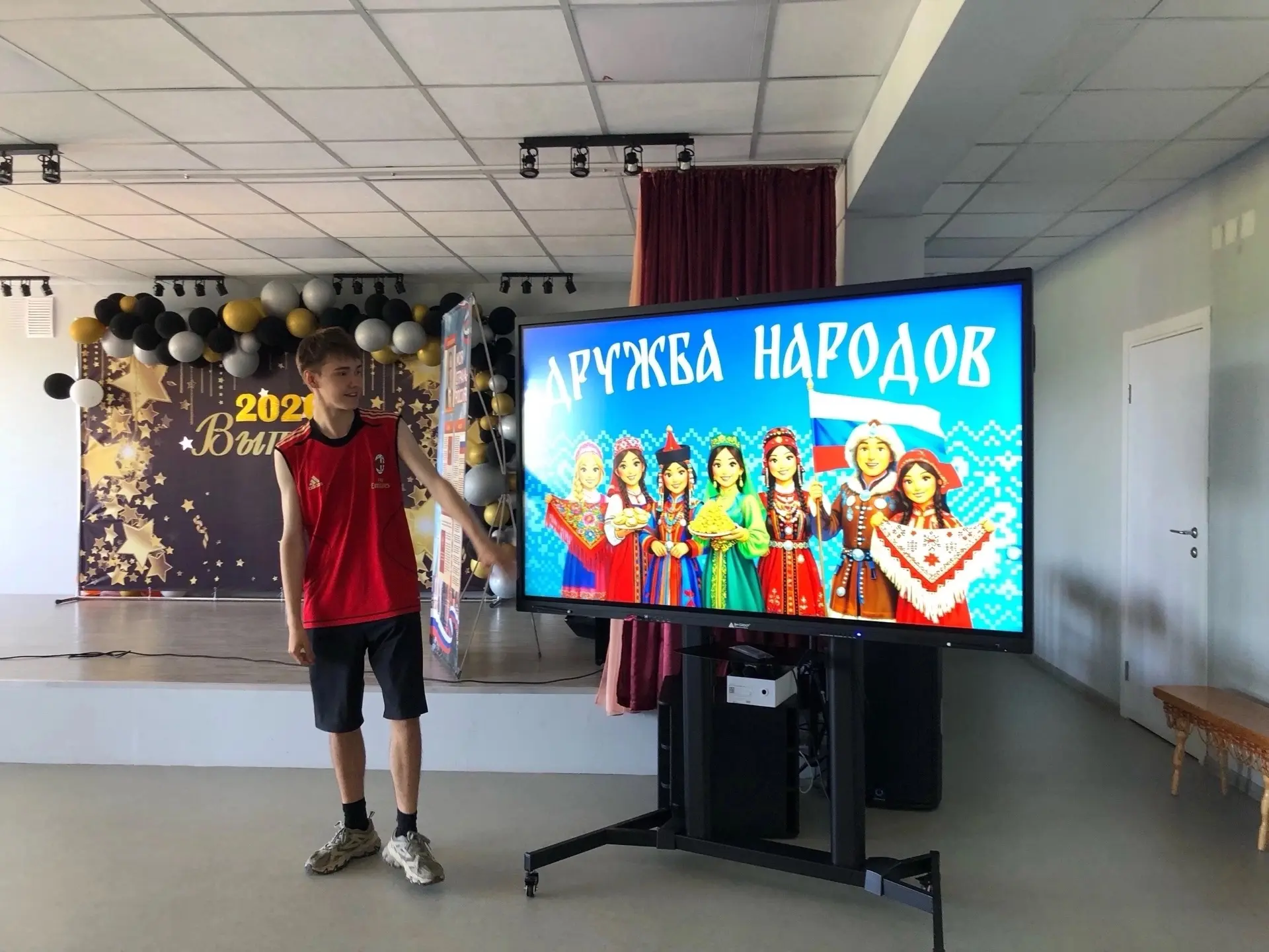 Трудовой отряд старшеклассников провели «Игры народов России»! 🎉

Это был не просто праздник, а нас