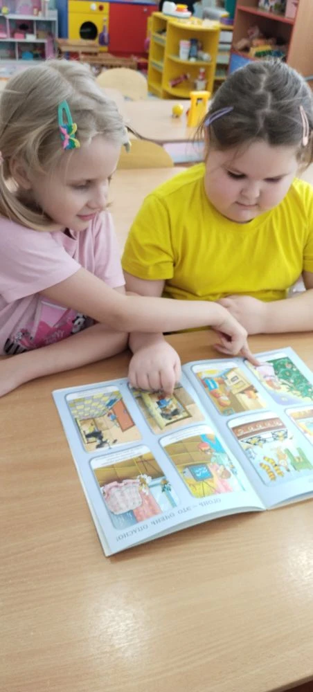 7 февраля отмечаем ,, День огнетушителя".С ребятами подготовительной группы"Капитошка" провели бесед