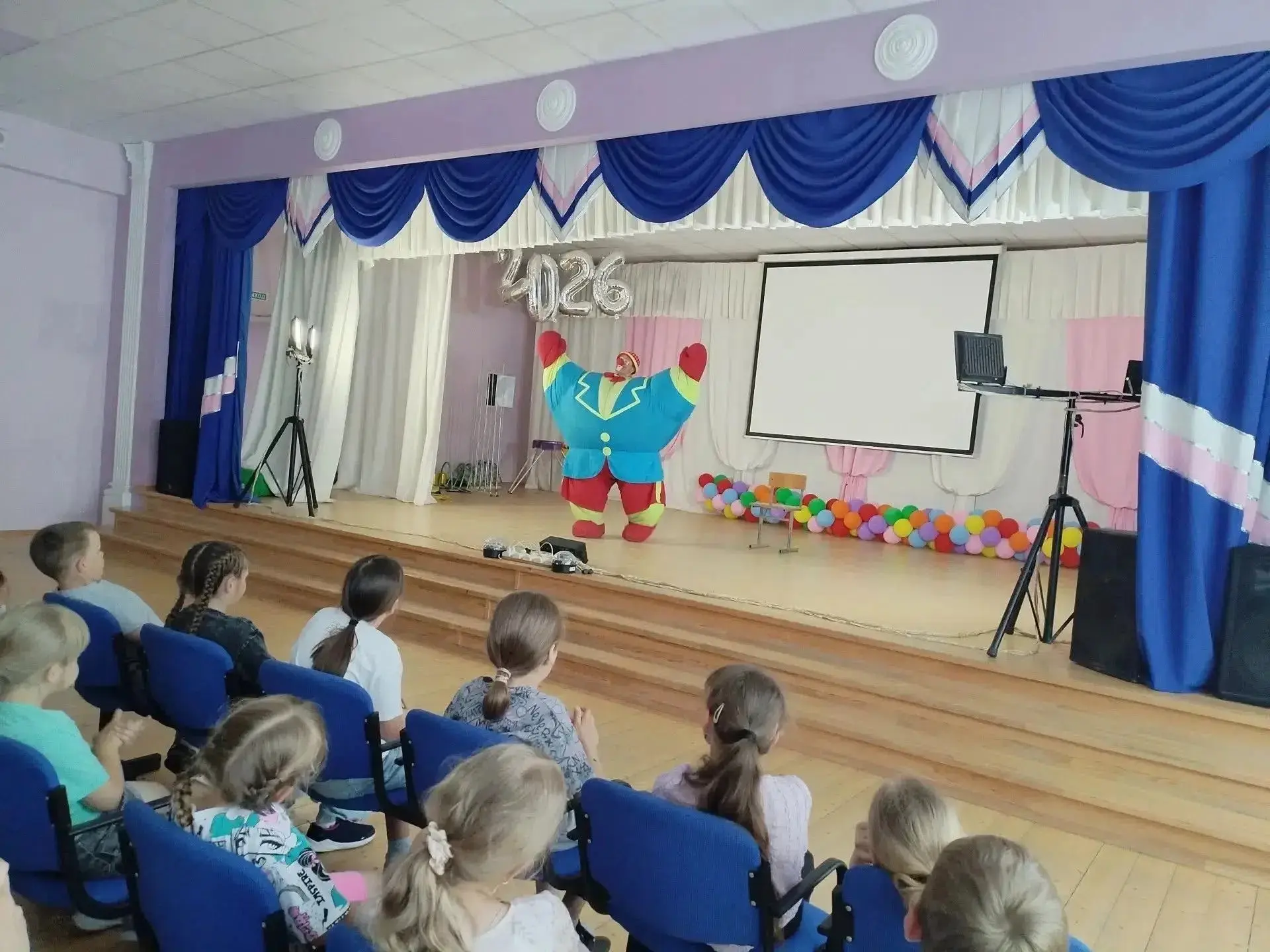 🤹Сегодня праздник в ДОЛ "ЧАЙКА". «К нам приехал цирк!». Дети увидели интересное представление в исп