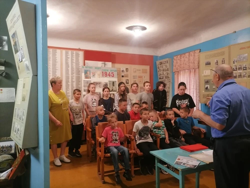 8 июня- день экскурсии.    Дети посетили музей Боевой и Трудовой Славы.Тема экскурсии" Мои земляки н