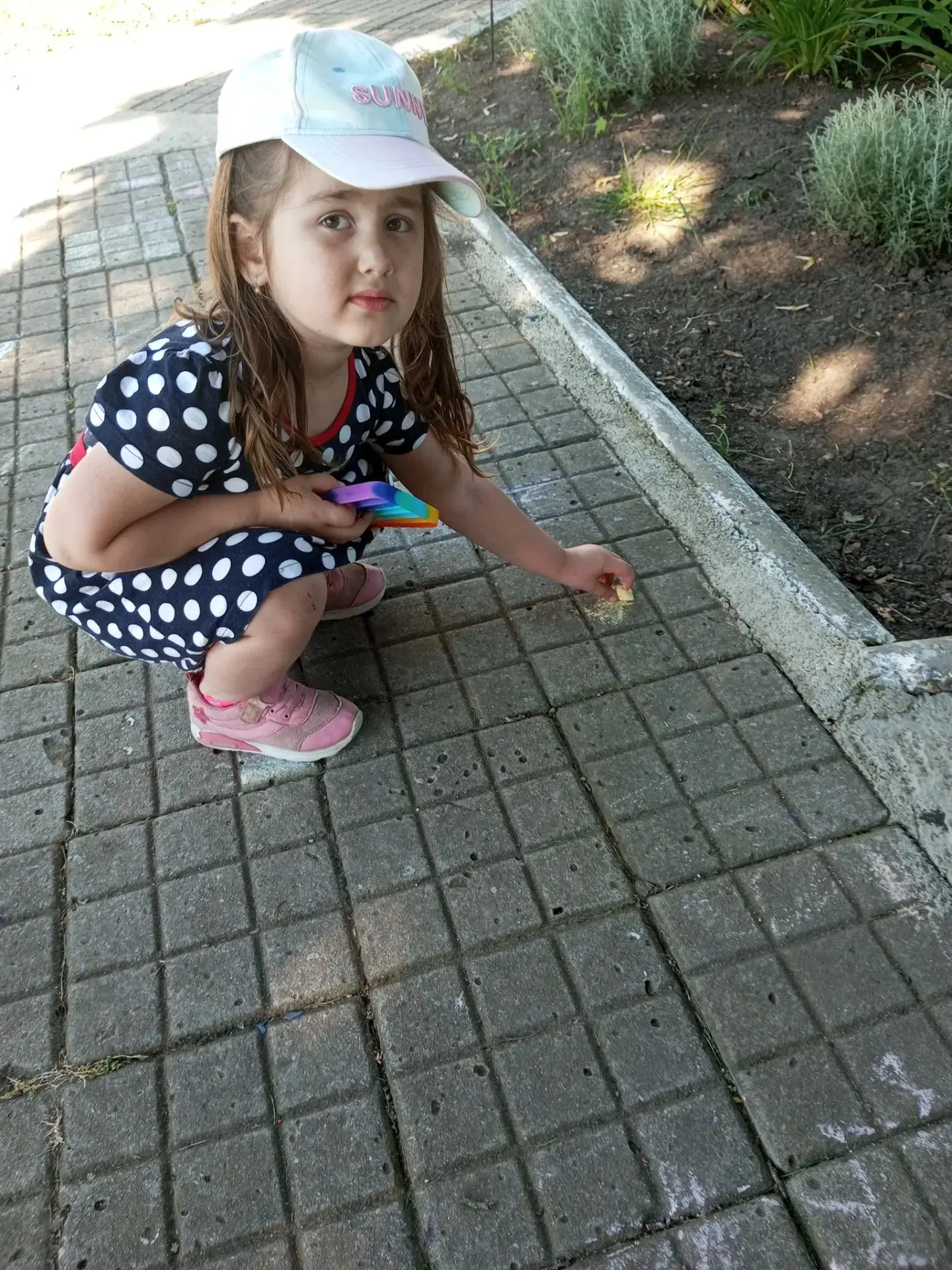 ☀️ Лето в самом разгаре!

Сегодняшний день во второй младшей группе прошёл на свежем воздухе. Прогул