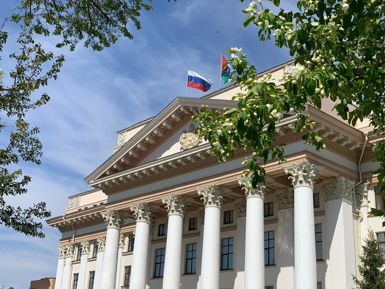 С Днём России! 🇷🇺⁣
12 июня — это не просто дата в календаре, это день, когда мы с гордостью говори