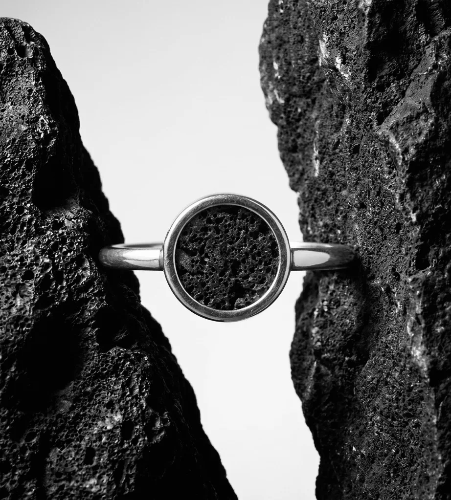 🔥 Кольцо «LAVA» — сила вулканической стихии в твоём образе

Это украшение создано для тех, кто чувс