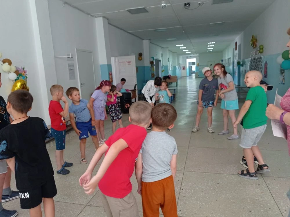 День смеха

Вот и прошел очередной день в нашем лагере "Радуга". Он был наполнен радостью и смехом. 