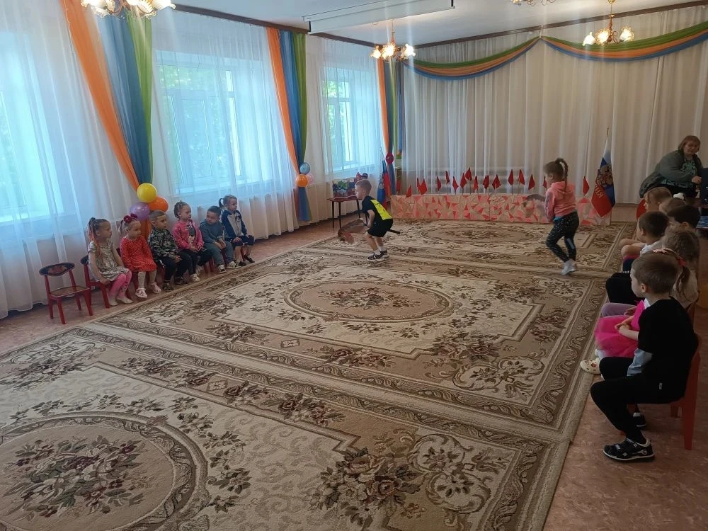 В День России, 12 июня, наши воспитанники активно участвовали в праздничном развлечении. Они с энтуз