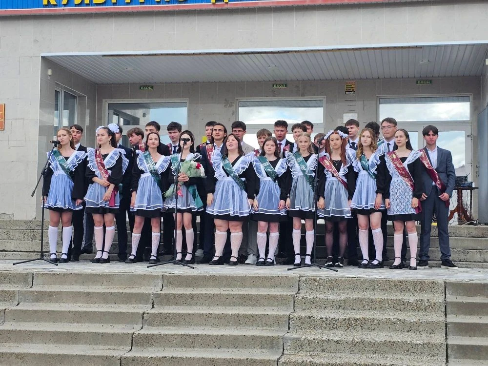Последний звонок: мгновение, которое остаётся навсегда

Сегодня в Аликовской школе прозвучал последн