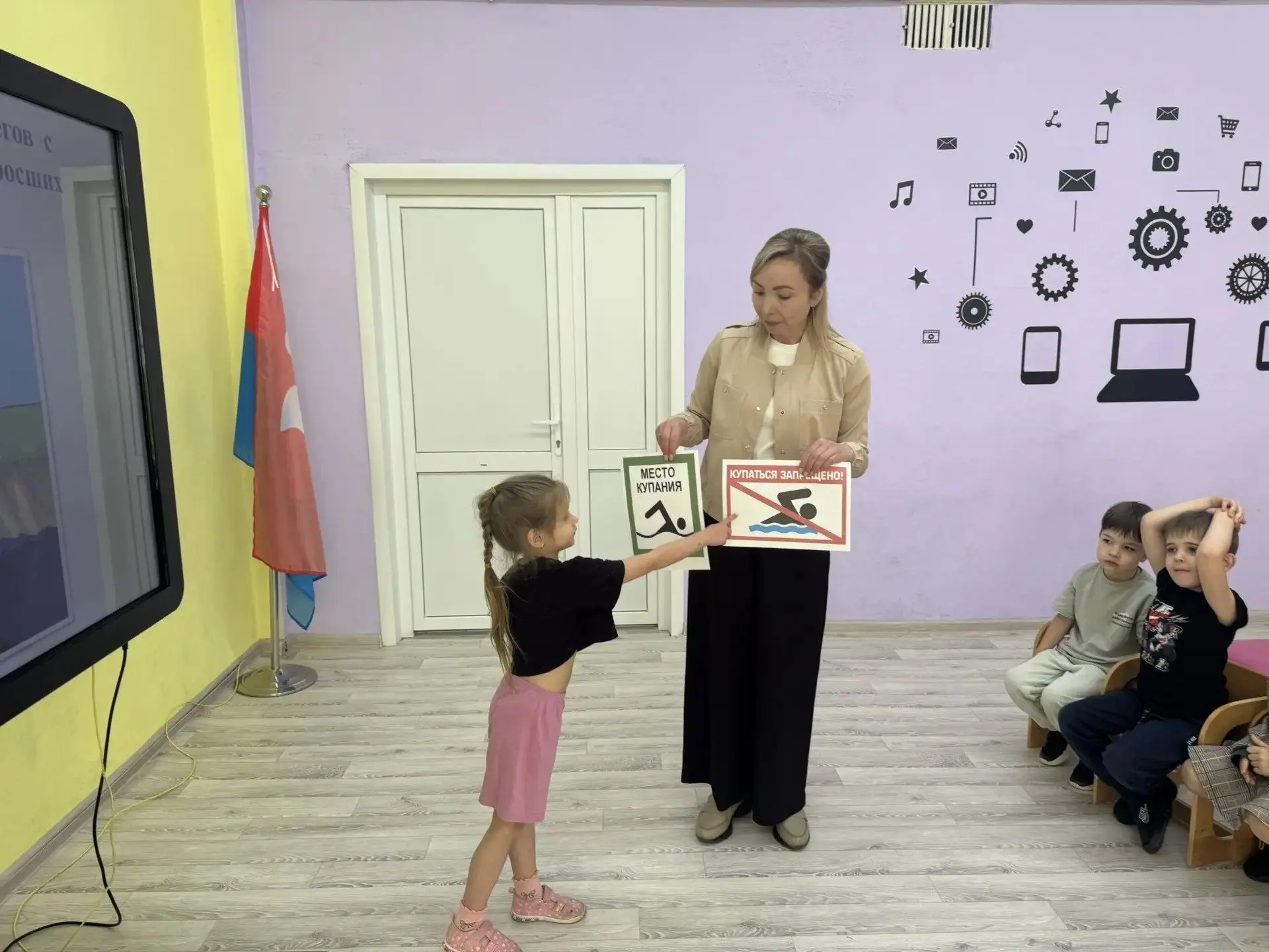 🎉БЕЗОПАСНОЕ ЛЕТО☀️В День защиты детей говорили с дошколятами о самом главном — о безопасности. 
Всп