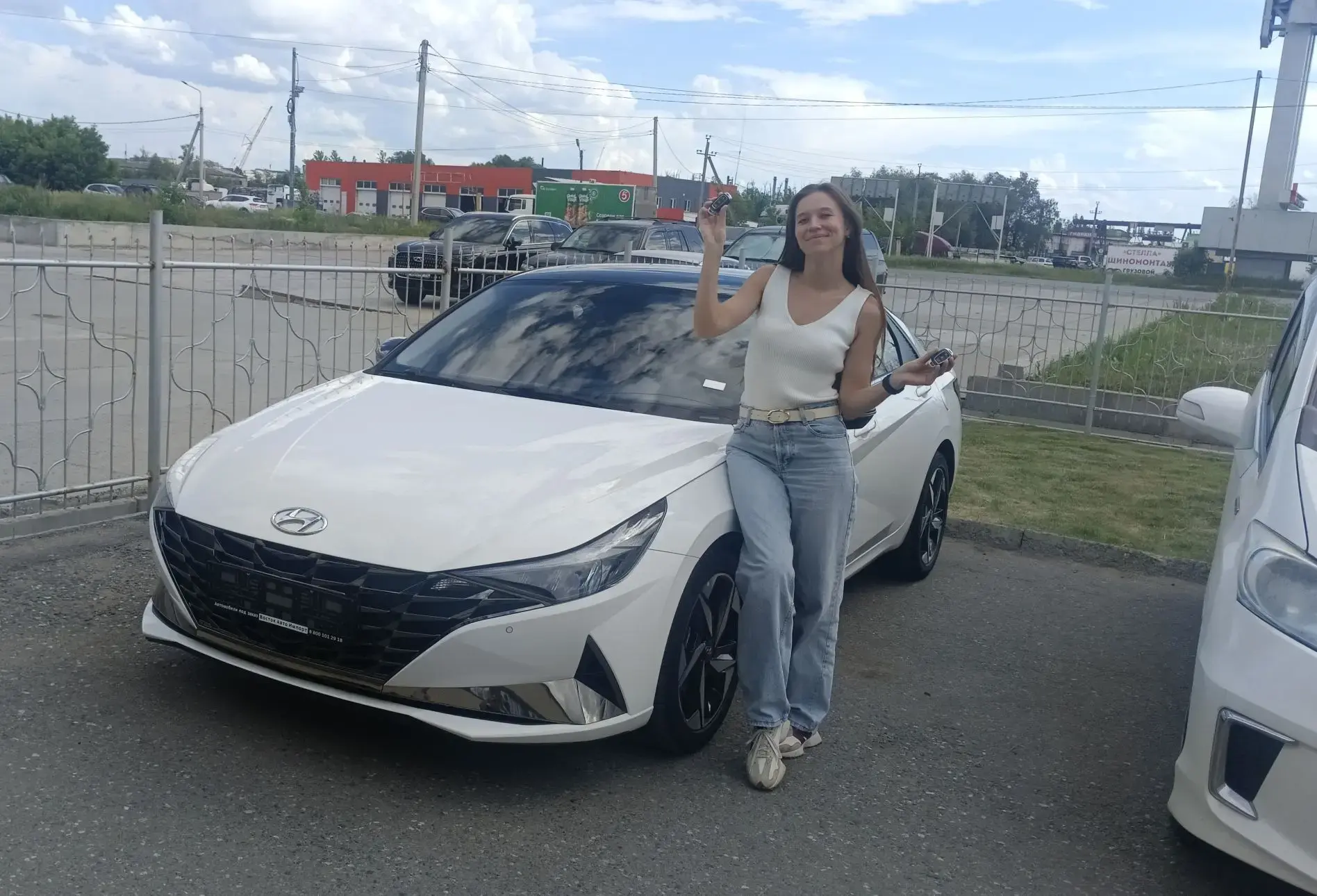 Подготовлен и выдан автомобиль 

Hyundai Elantra 1.5L CVT LUX Premium Edition

Тип привода: 2WD
Цвет