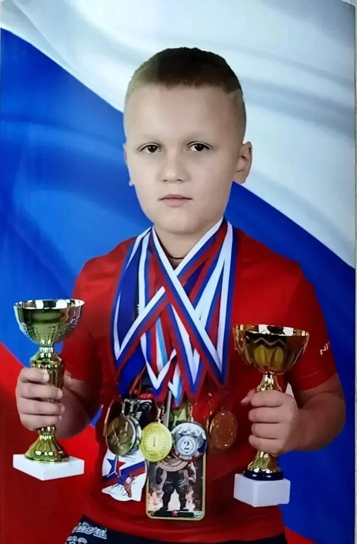Сын сотрудника ИК-7  стал победителем турнира по грэпплингу 🤼6 июня 2026 года в губкинском физкульт