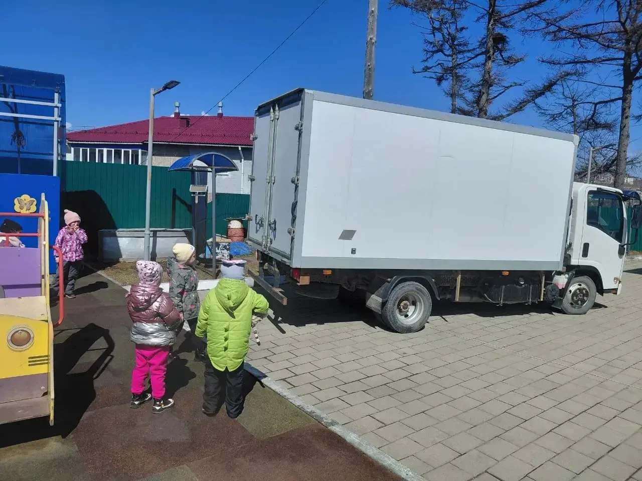 Наблюдение за автомобилем 🚛 в детском саду (средняя/старшая группа "Непоседы"). 

Это отличная идея