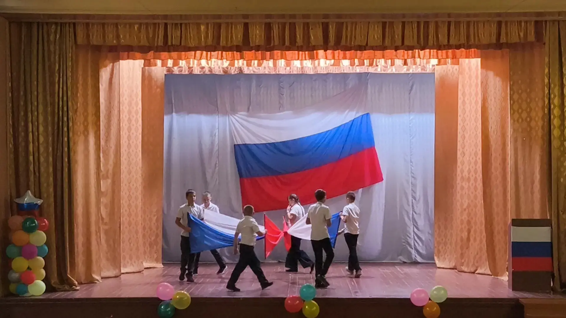 12 июня в ДК с. Зюзино состоялся праздничный концерт  "Россия - родина моя!", приуроченный ко Дню Ро