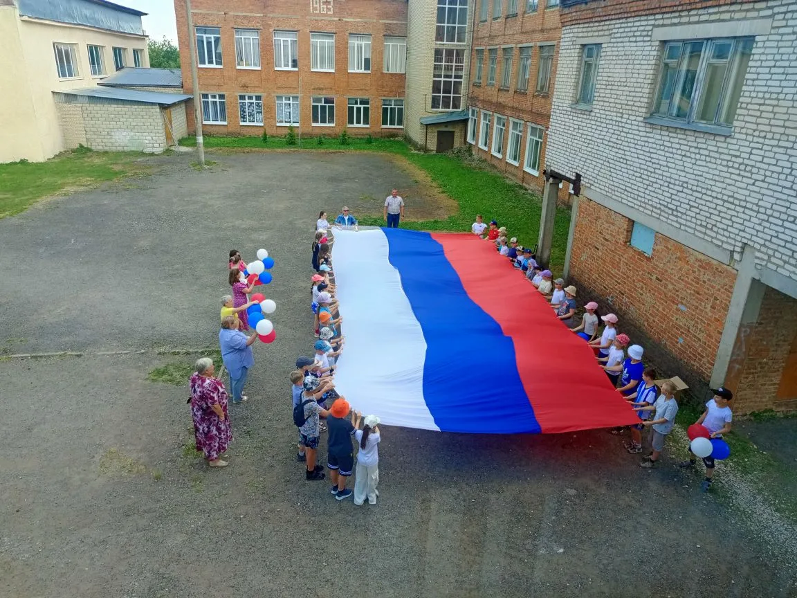 ❤🇷🇺МЫ ЛЮБИМ РОССИЮ!🇷🇺 ❤

В преддверии нашего общего праздника — Дня России — в лагере «Искра» со
