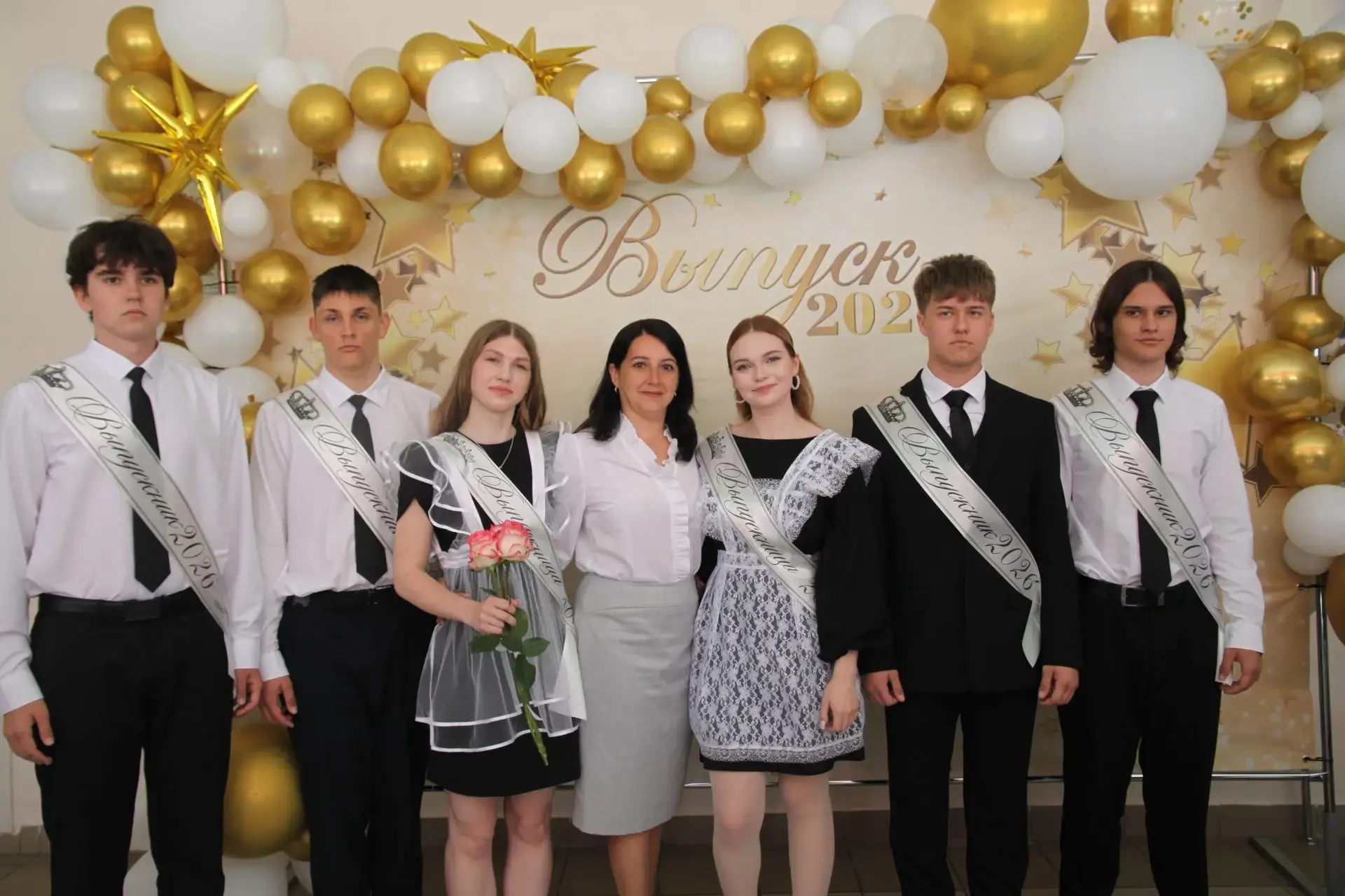Гордимся нашими выпускниками!
 
Вот и прозвенел последний звонок, а вместе с ним завершился один из 