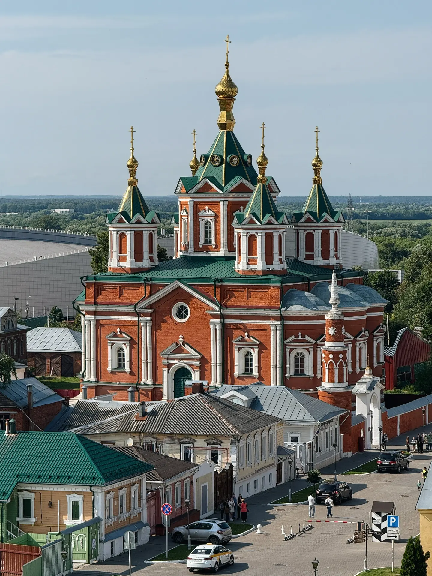 Вчерашний день я провела в Коломне 🤩

Мы с мужем ездили отмечать юбилей — пять лет со дня свадьбы. 