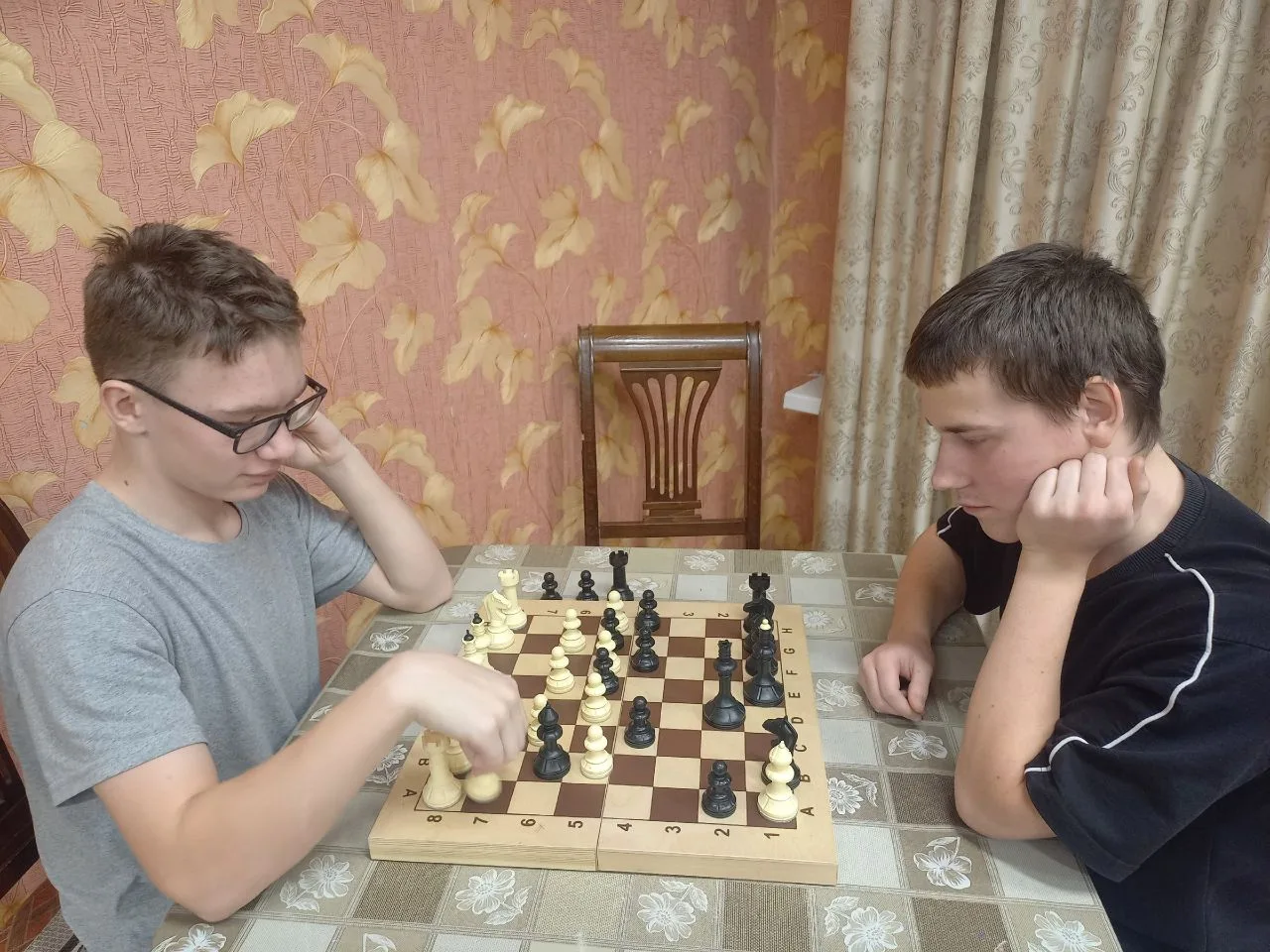 Шахматный турнир

♟️ Прошёл шахматный турнир среди ребят 5-8 классов. Соревнования проходили по круг