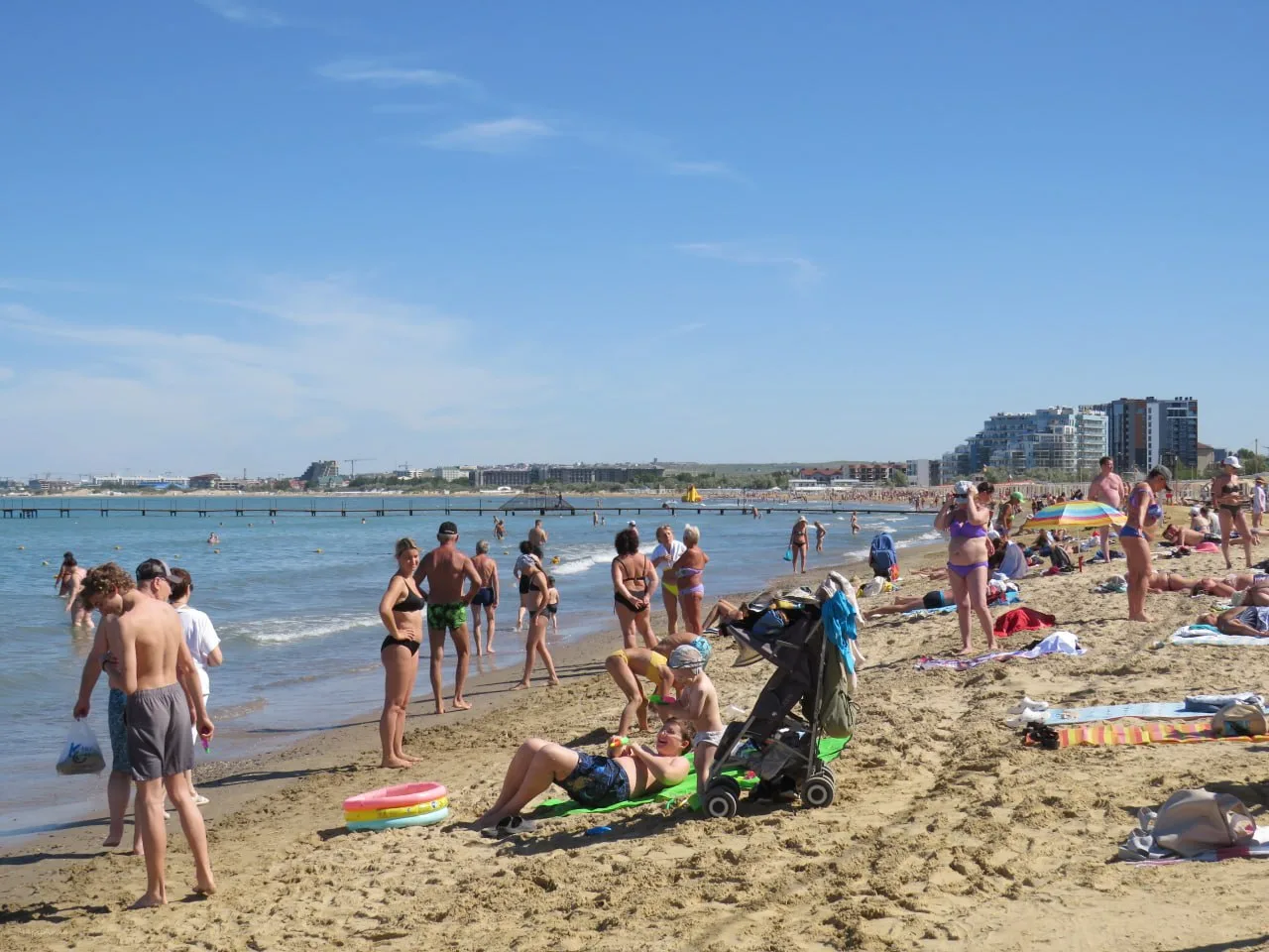 🏖️Утренняя обстановка на пляже санатория «Высокий берег».

Вода – чистейшая, море – спокойное, пого