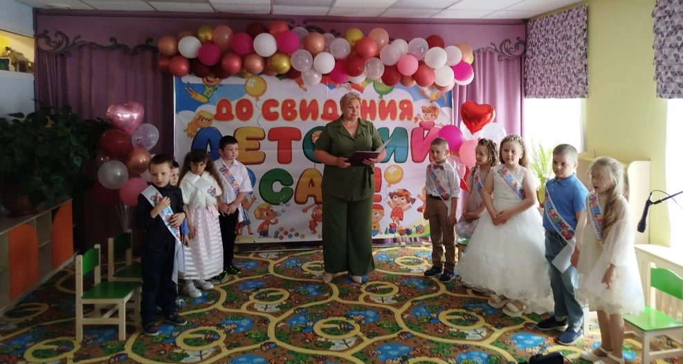 Выпускной в детском саду — это порог из детства во взрослую жизнь: радостный праздник и немного грус