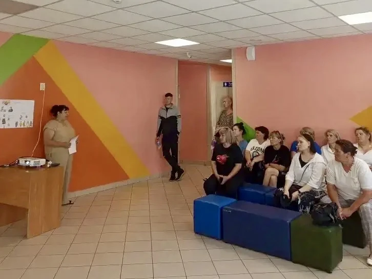 В «Родничке» прошло родительское собрание: познакомились с полезным пособием для родителей!

15 июня