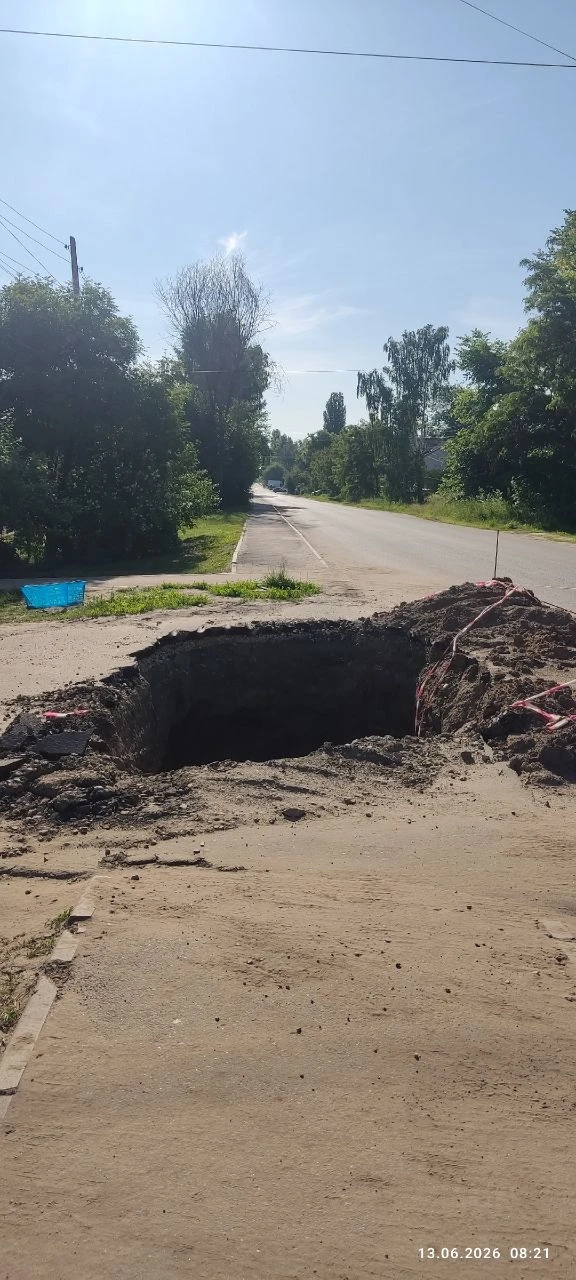 Раскапать раскапали, а закапывать почему то не торопятся!!!!
На пересечении улиц Плеханова и Черныше