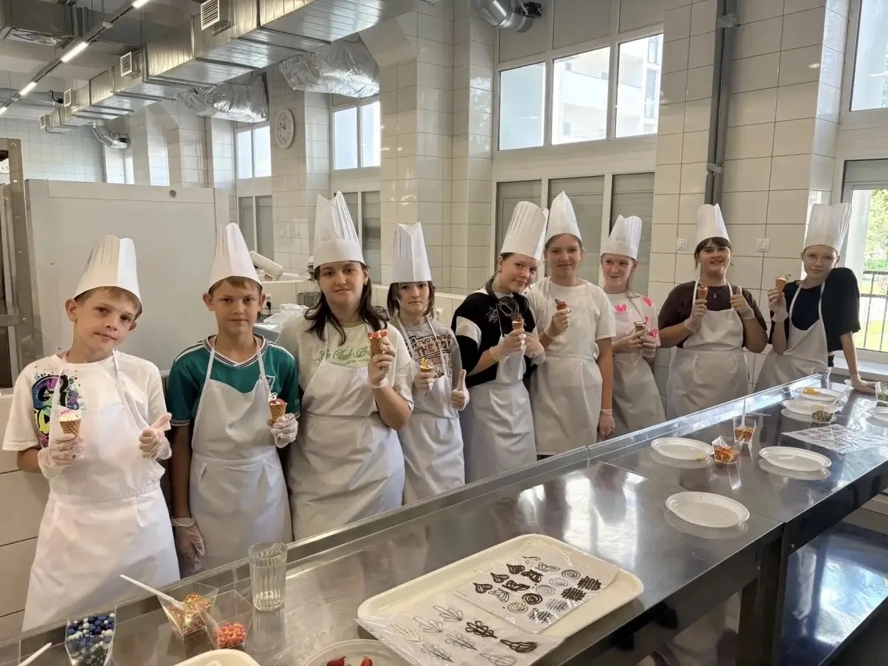 🍰 Сладкий день 7 отряда: Мы стали кондитерами!

Сегодня наш дружный 7 отряд окунулся в самую вкусну