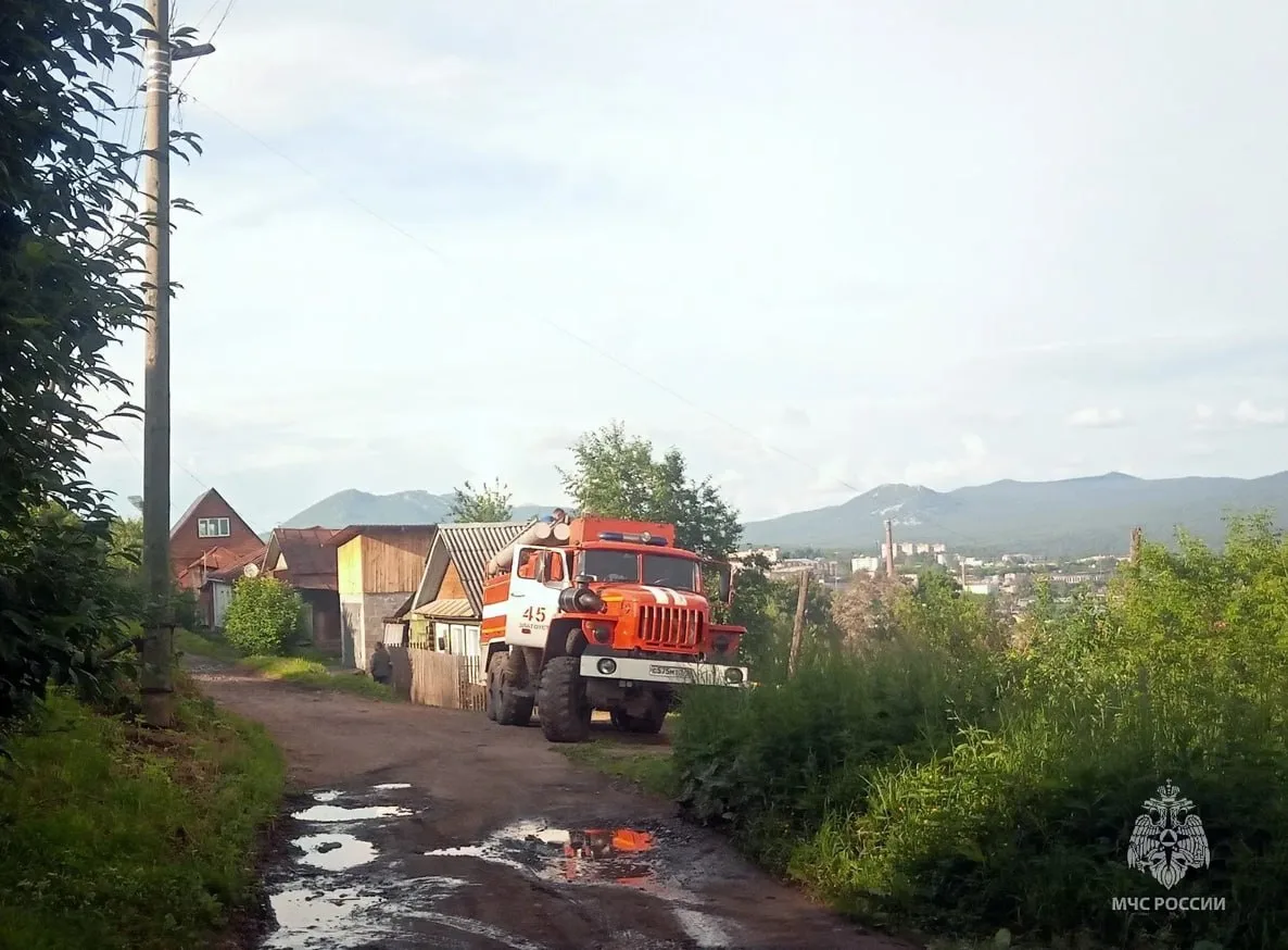 ⚡️В Златоусте обрушилась кровля частного дома — двое погибли, один пострадали

Серьёзное происшестви