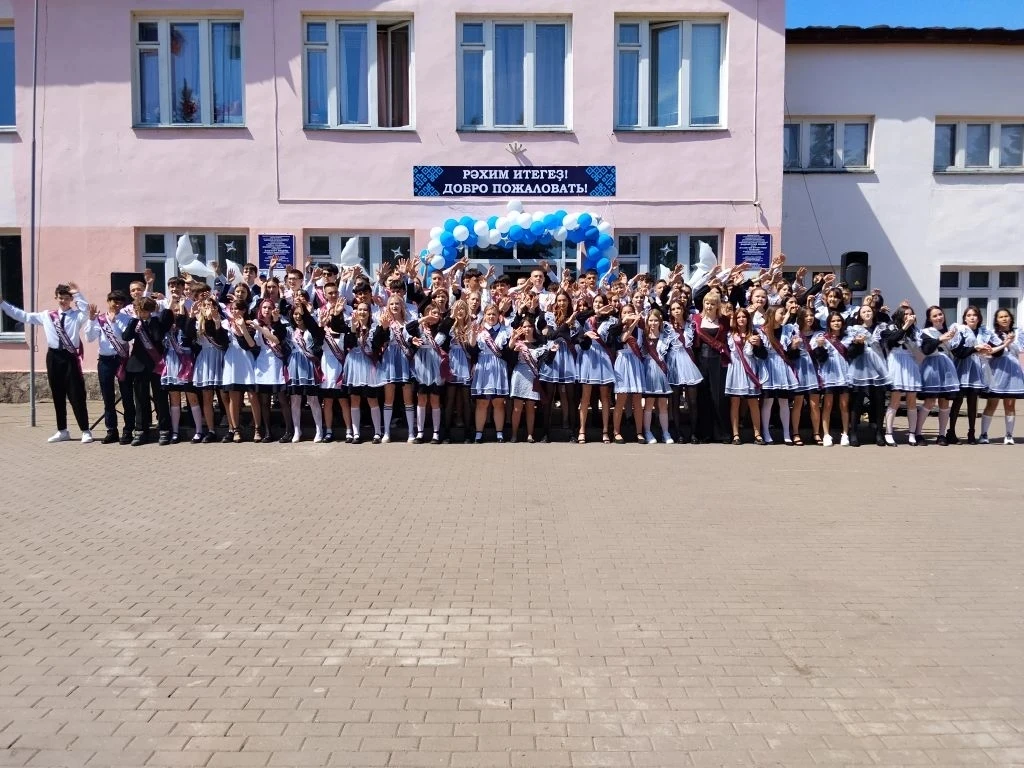 Сегодня важное и трогательное событие собрало вместе учеников 9х классов, их родителей и педагогов, 