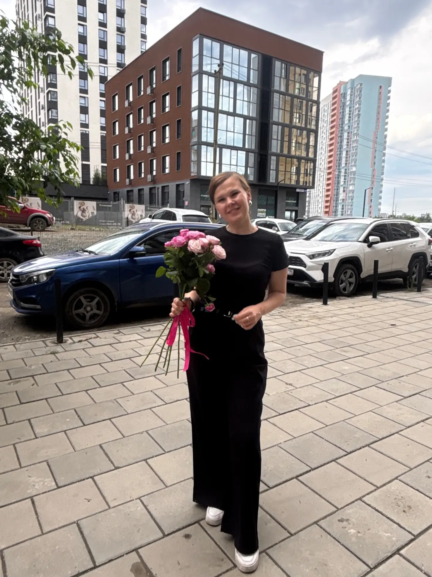 Считаю, кайф - возвращаться домой с цветами от учеников ♥️