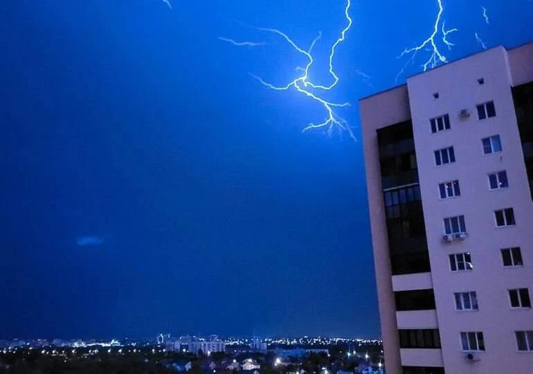 ⛈ ⚡️В Самарской области 14 июня ожидается гроза, шквалистое усиление ветра 15-19 м/с, возможен град

