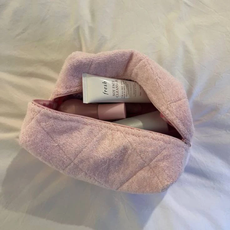 как продлить жизнь косметике? 🎀

಄ избегайте хранения в ванной комнате
಄ всегда мойте руки перед ис