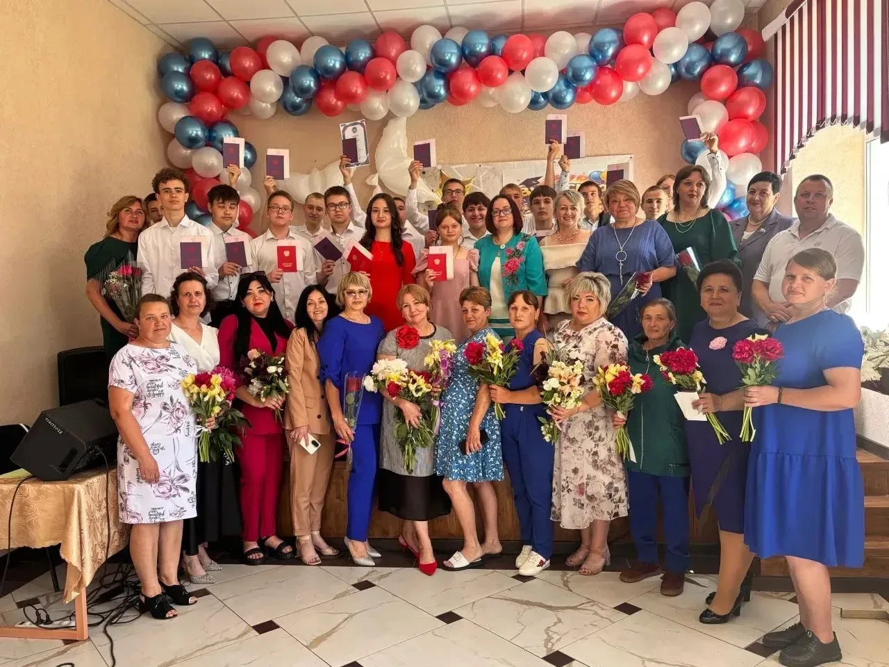 🎉 Вручение аттестатов девятиклассникам!

На прошлой неделе в школах Пристенского района прошли торж