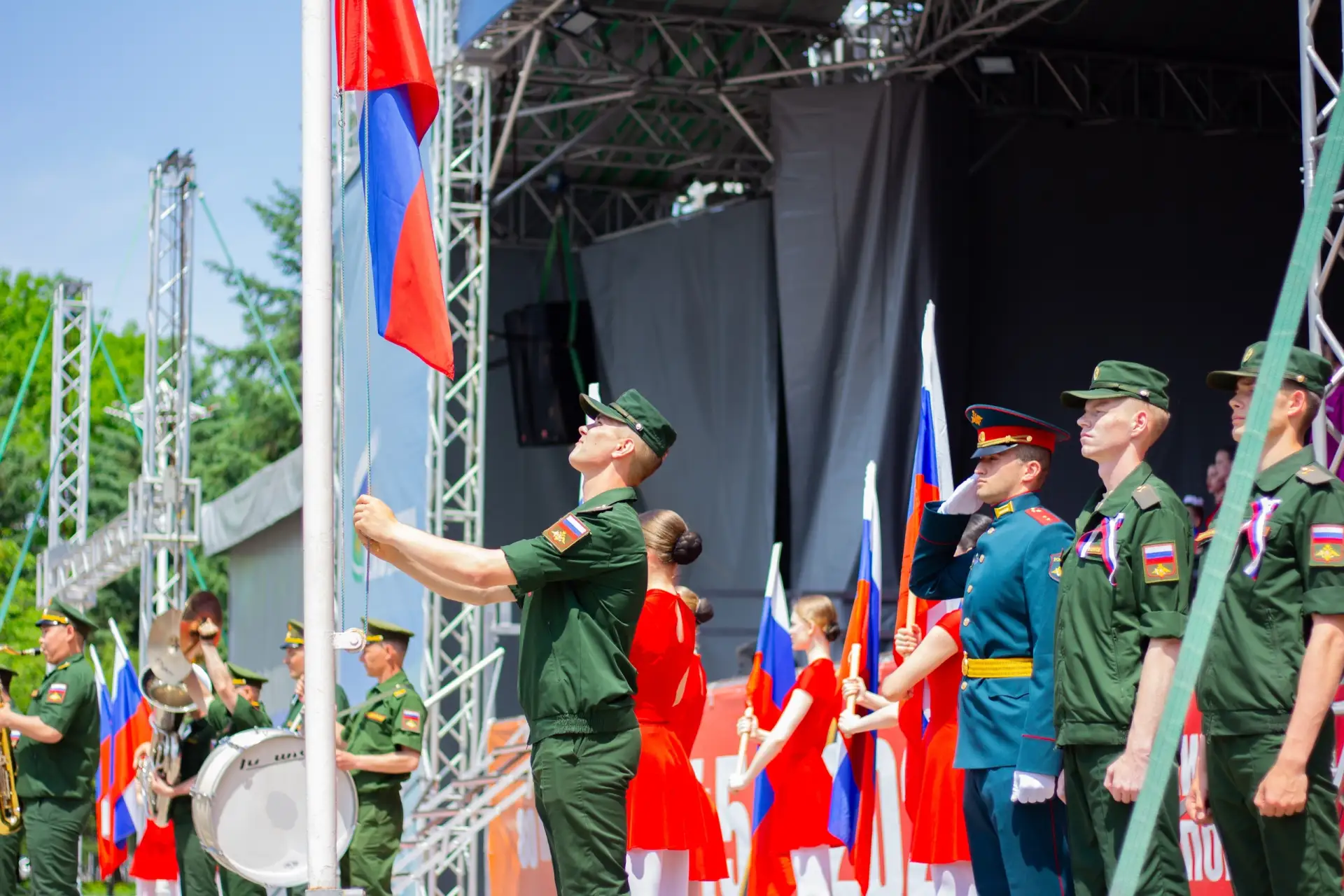 Праздничный концерт, велопробег и фестиваль уличной культуры: в ЕАО торжественно отметят День России