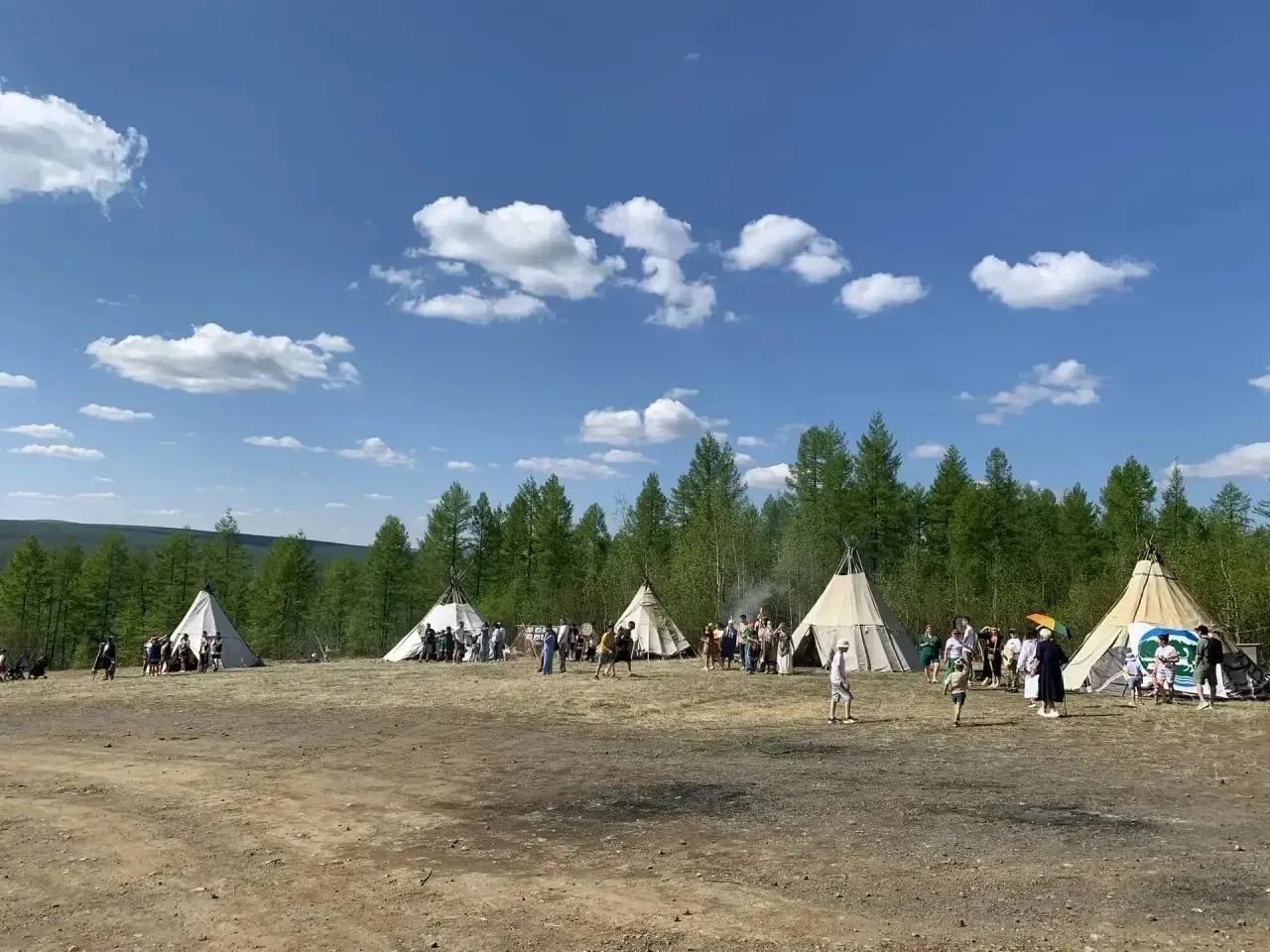 «Мучун» – время, когда земля обновляется, переодевается, зеленеет

Поздравляю жителей Эвенкийского м