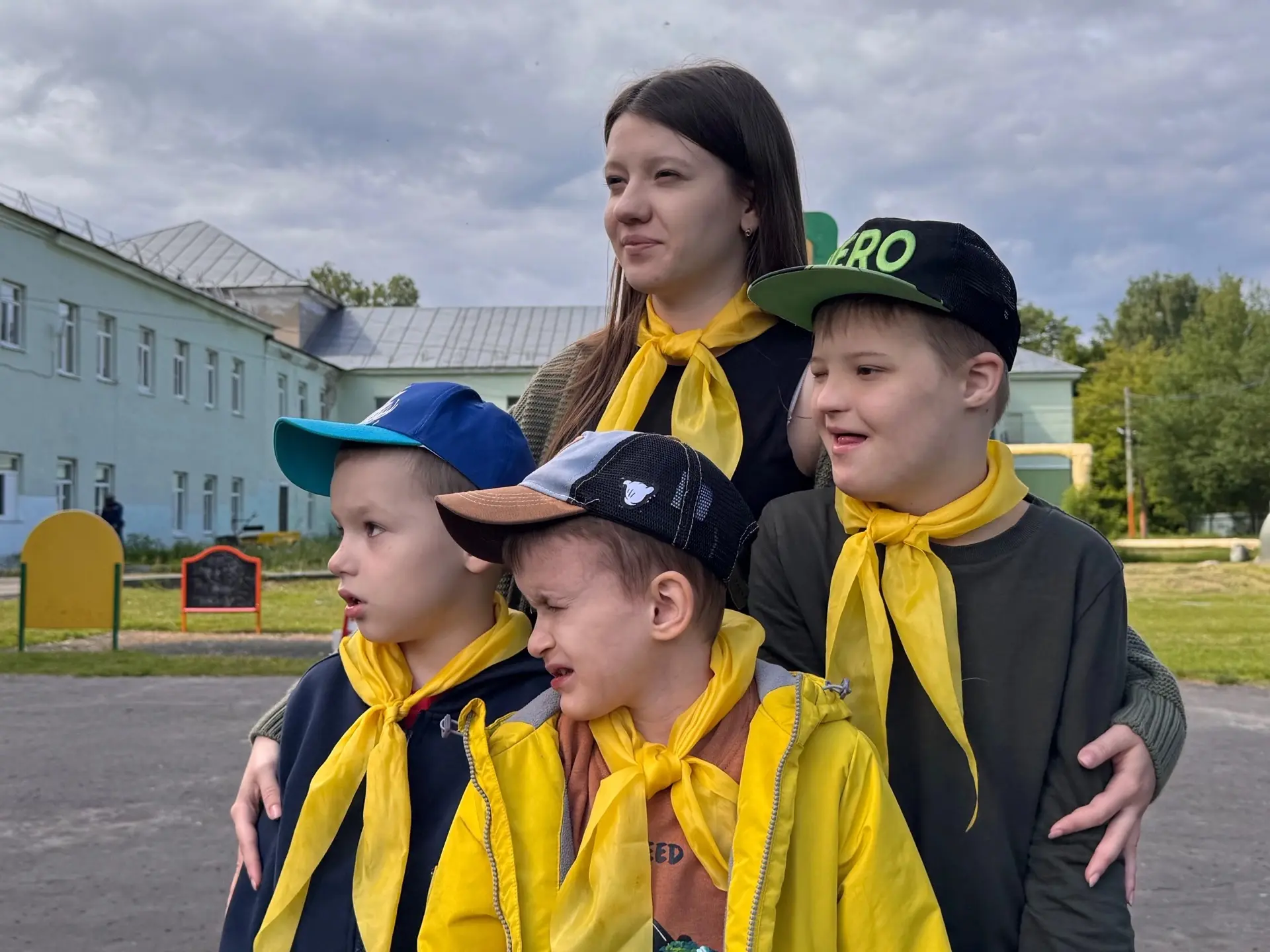 Каждый день в нашем пришкольном лагере — это маленькая жизнь☀️

Представьте: утро начинается не с бу