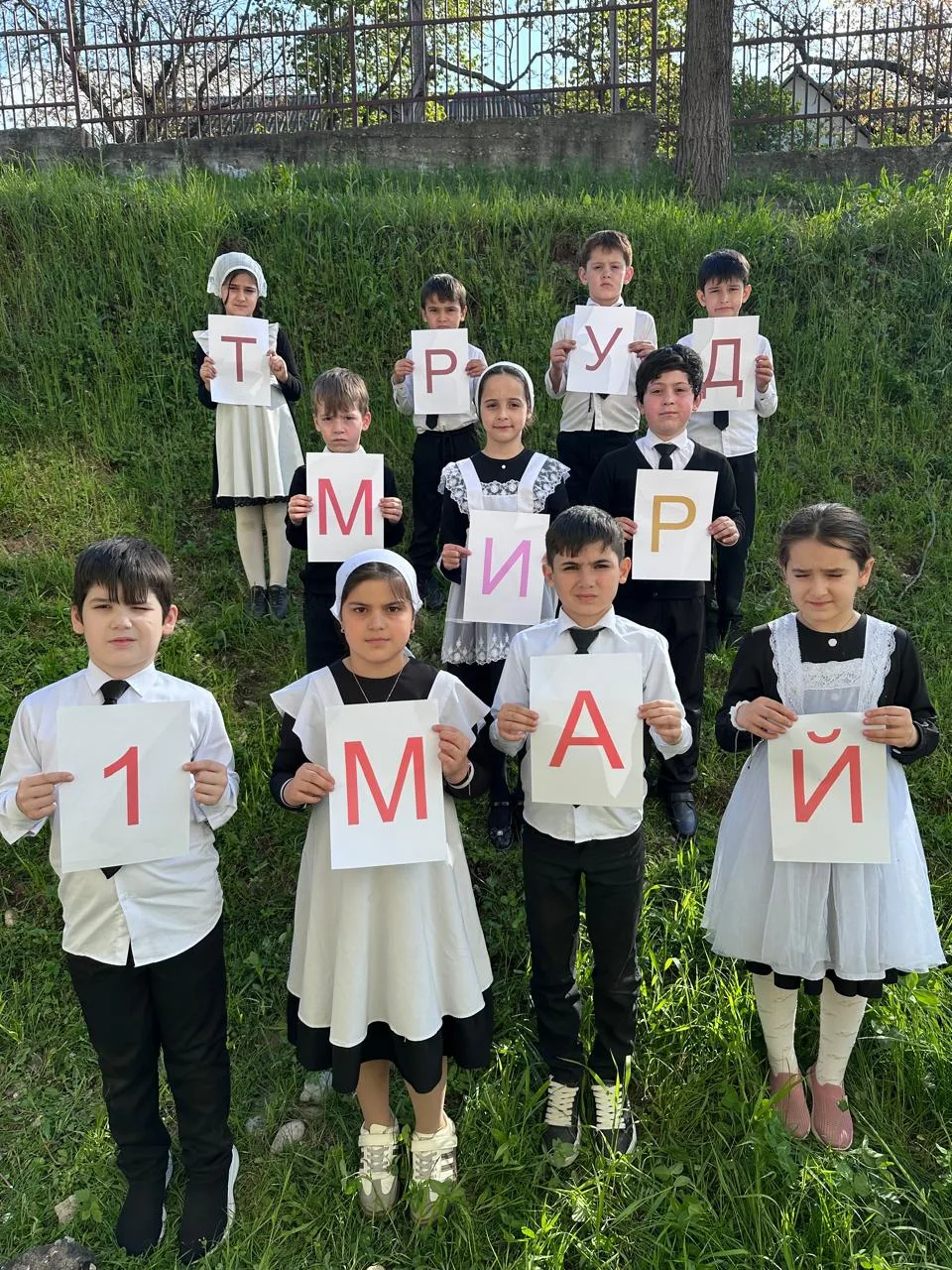 В рамках празднования 1 мая — Дня Весны и Труда, классными руководителями 1 А класса Зубайраевой Х. 