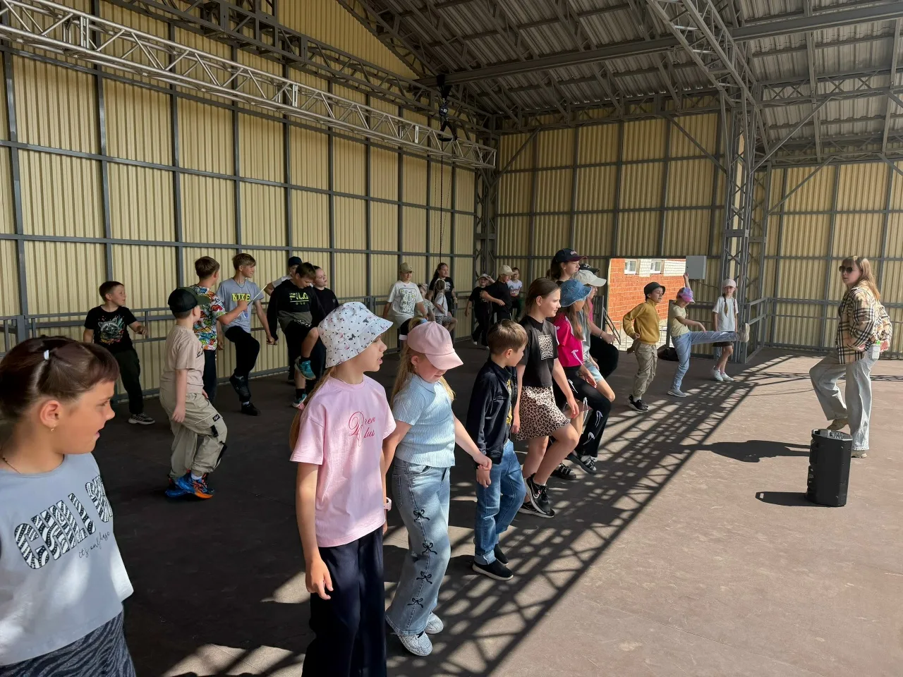 🎉 Третий день 🎉

✨Сегодня наша прогулочная группа «Весёлая компания» с утра начала день с бодрящей